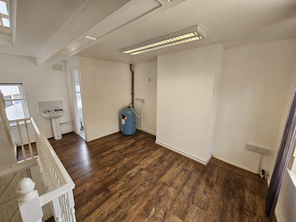 5 Fish Street, Worcester, Retail / Office To Let - Image 8