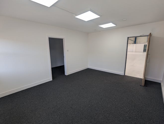 Unit D1, Sandown Industrial Estate, Esher, Warehouse & Industrial To Let - PXL_20240212_113523879.jpg