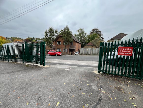 Brow Business Centre, Copyground Lane, Unit B, High Wycombe, Industrial / Offices To Let - 20251010_133136308_iOS.jpg