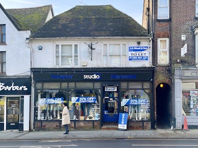 24 High Street South, Dunstable, Cafe (A1) / Class E Retail / Leisure / Food & Beverage / Restaurant / Restaurant / Cafe / Retail / High Street Retail / Retail - In Town / Wellbeing To Let - Image 1