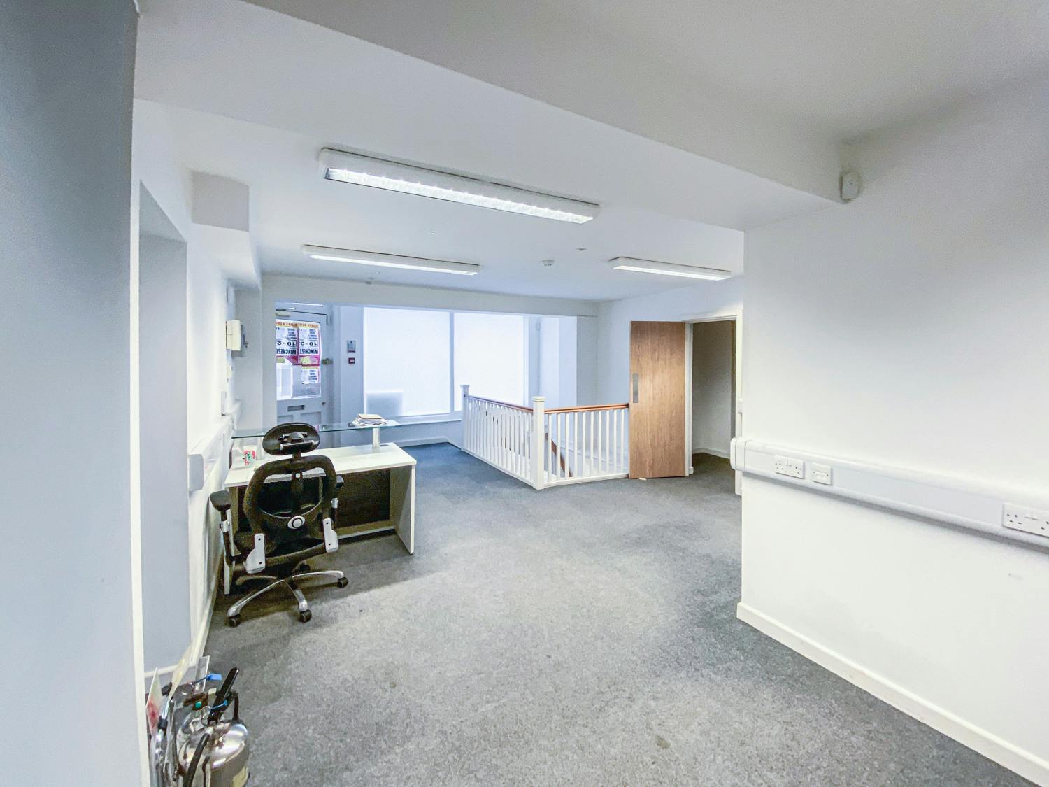 Retail/Shop in Winchester - photo 2