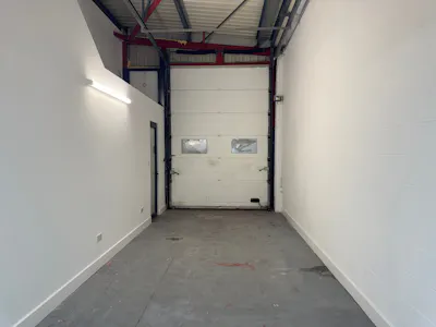 16 The Hawthorn Centre, Harrow, Warehouse To Let - 16 Hawthorn Centre (15).jpg..jpg