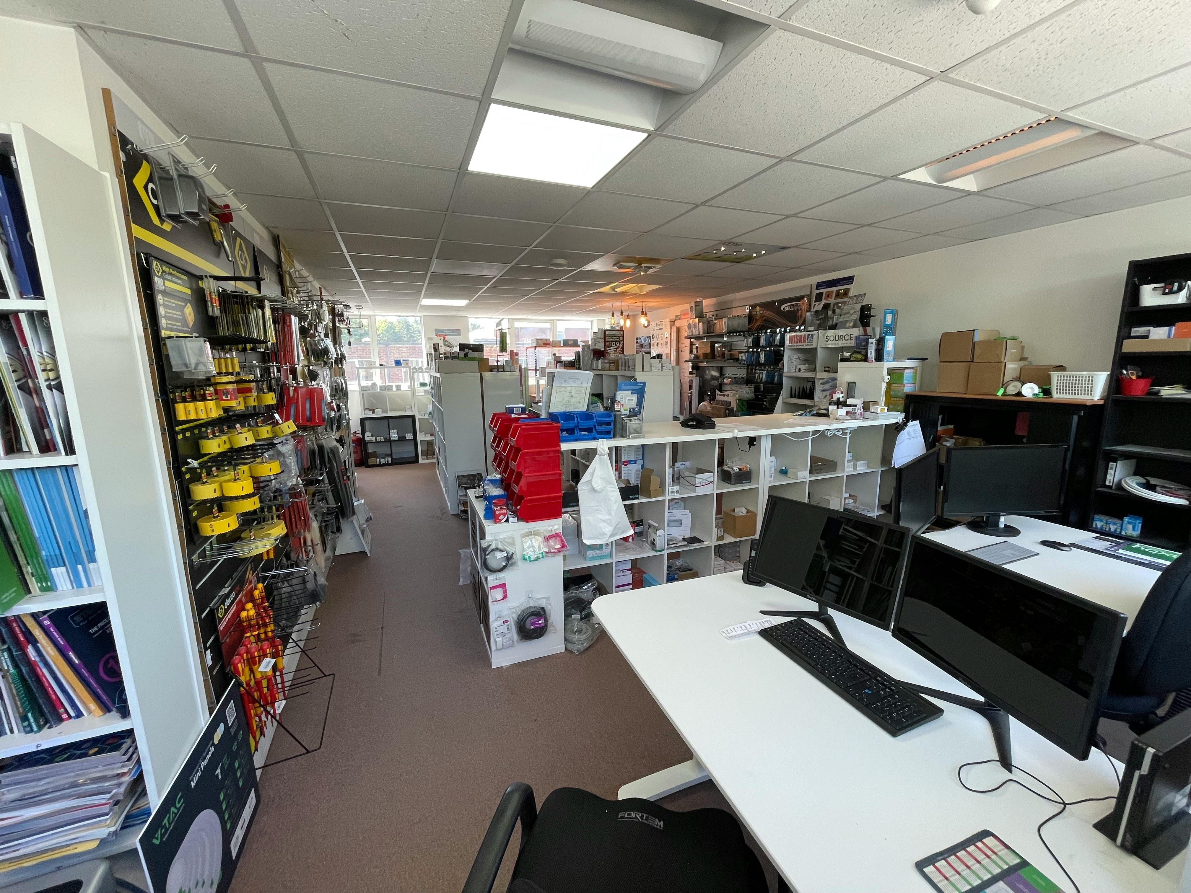 Unit 3 Avondale Business Centre, Fleet, Warehouse & Industrial To Let - IMG_4715.jpg