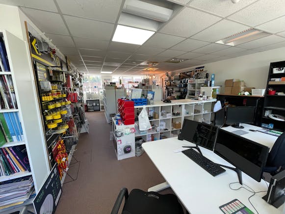 Unit 3 Avondale Business Centre, Fleet, Warehouse & Industrial To Let - IMG_4715.jpg