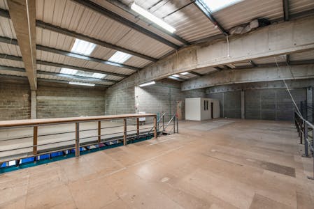 9-10 Meadow View, Crendon Industrial Park, Long Crendon, Industrial To Let - 9-10 INT B copy.jpg