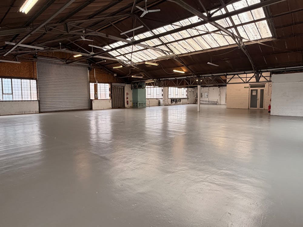 4 Hill Farm Avenue Industrial Estate - Unit 4 Warehouse.jpg