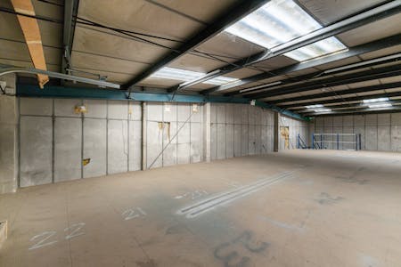Showroom / Warehouse unit, 4-12 Kempson Close, Aylesbury, E (Commercial / Business / Service) / Industrial / Retail To Let - 101955_4-12-Kempson-Close-Gatehouse-Way (37).jpg