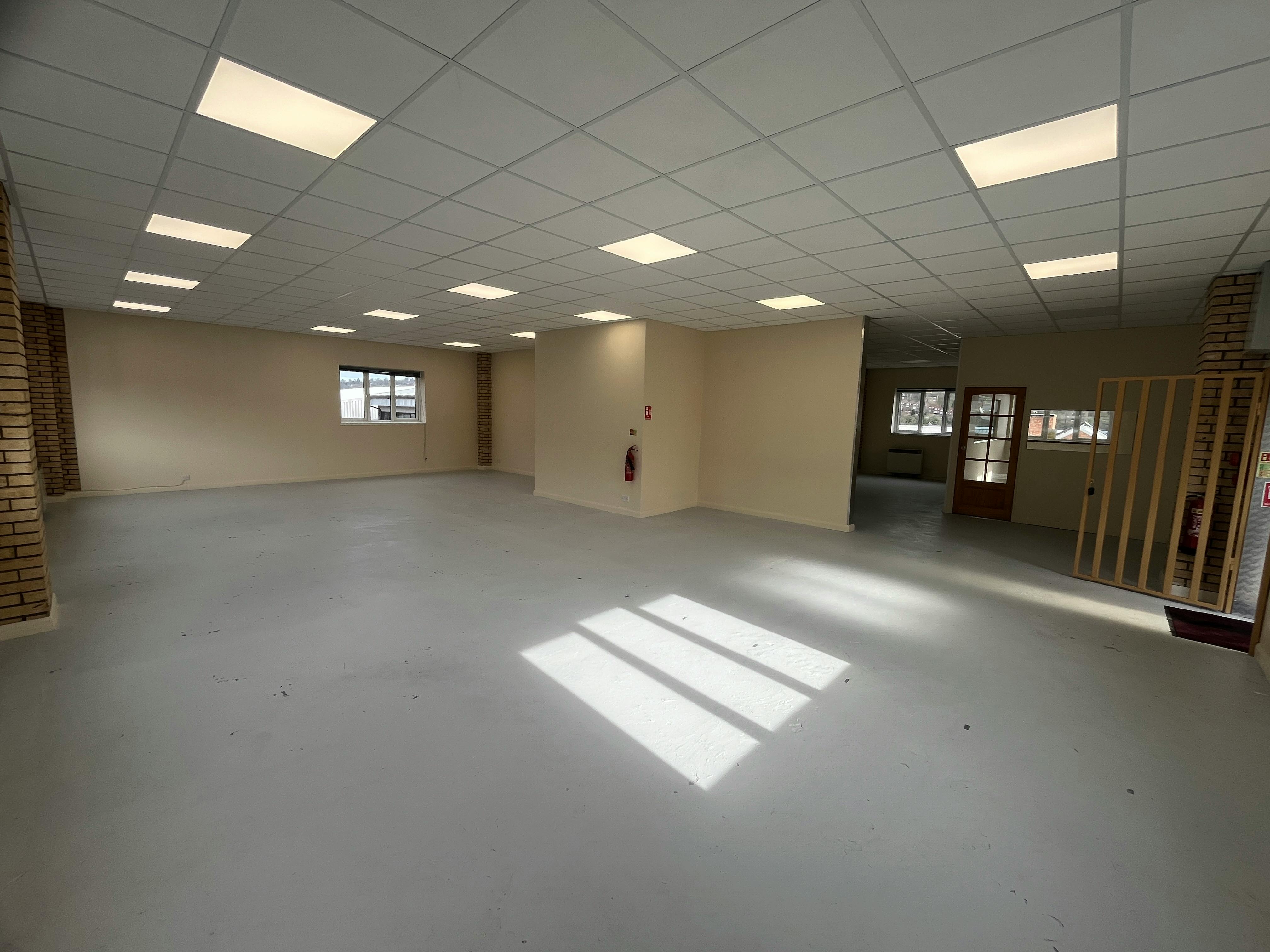 Unit 4, High Wycombe, Industrial / Offices To Let - 20250328_091453702_iOS.jpg