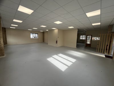 Unit 4, High Wycombe, Industrial / Office To Let - 20250328_091453702_iOS.jpg