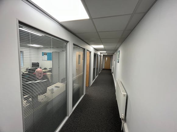 Units A & C Knaves, Beech Way, High Wycombe, Offices To Let - 20250121_122725784_iOS.jpg