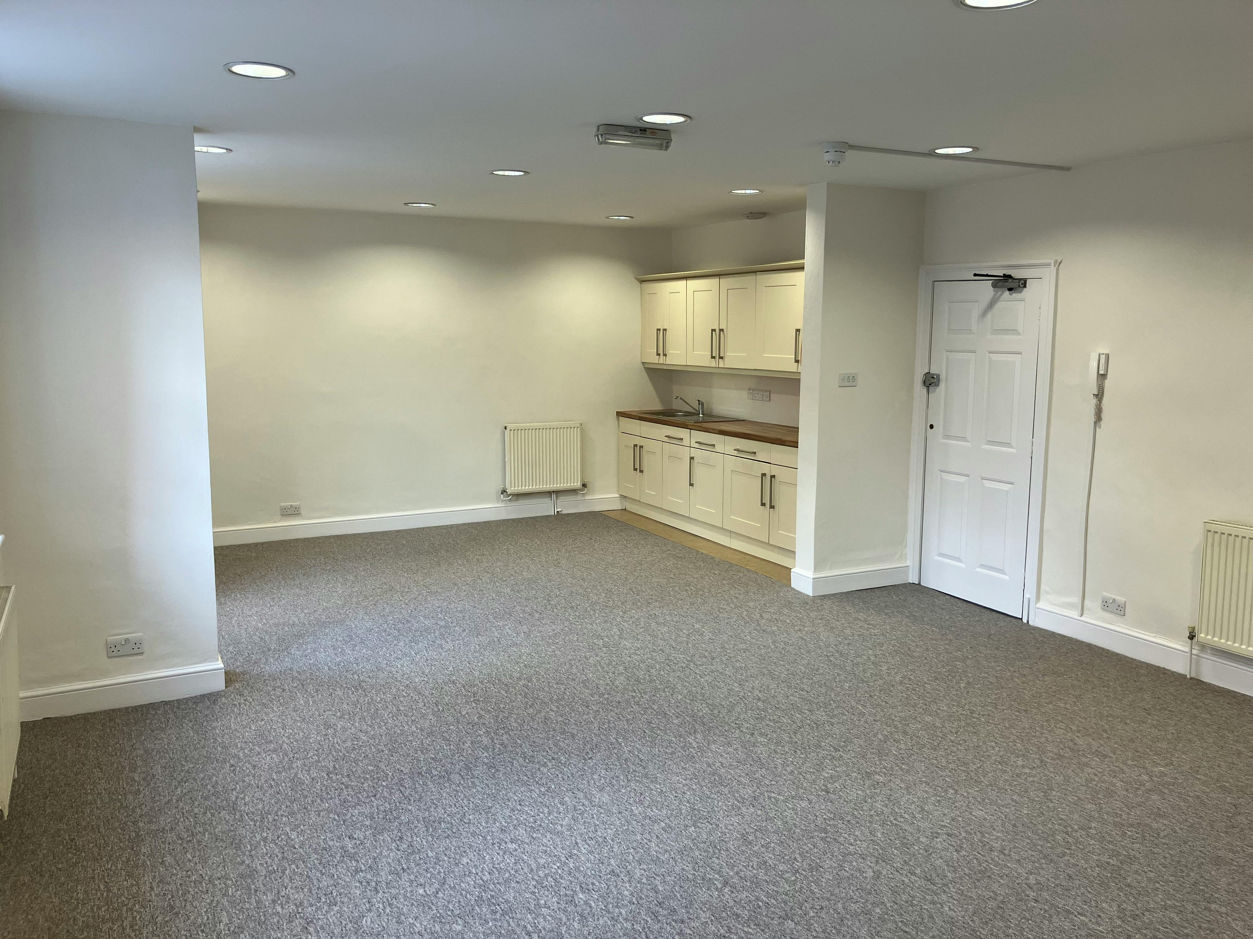 Office in Winchester - photo 3