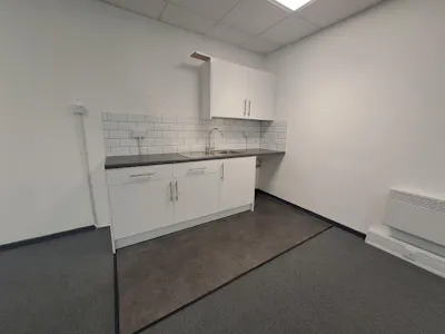 33 Clarke Road, Milton Keynes, Industrial / Industrial/Logistics / Trade Counter / Warehouse / Industrial / Warehouse To Let - fe532e34060213ebff3c4dac2f77ad43-unit-33-clarke-road-kitchenette.jpg