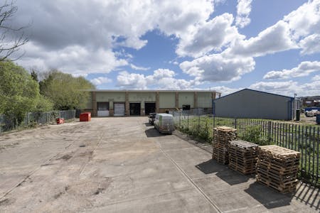 Newbury 35, Bone Lane, Newbury, Industrial / Warehouse To Let - Newbury 35 - yard