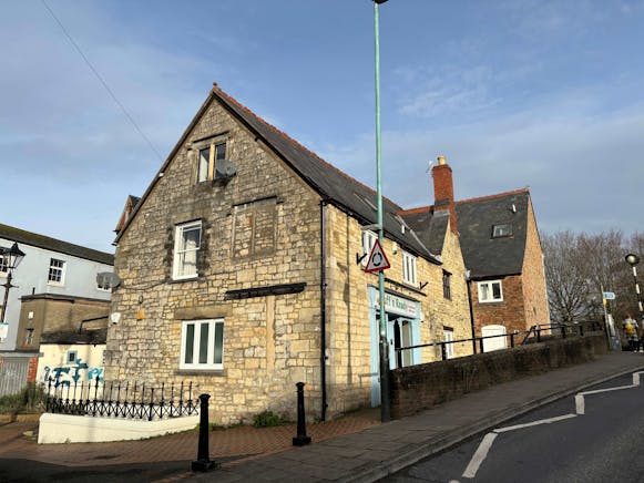Nos 32, 33, 33a, High Street, Stroud, Retail For Sale - Ext side.jpg