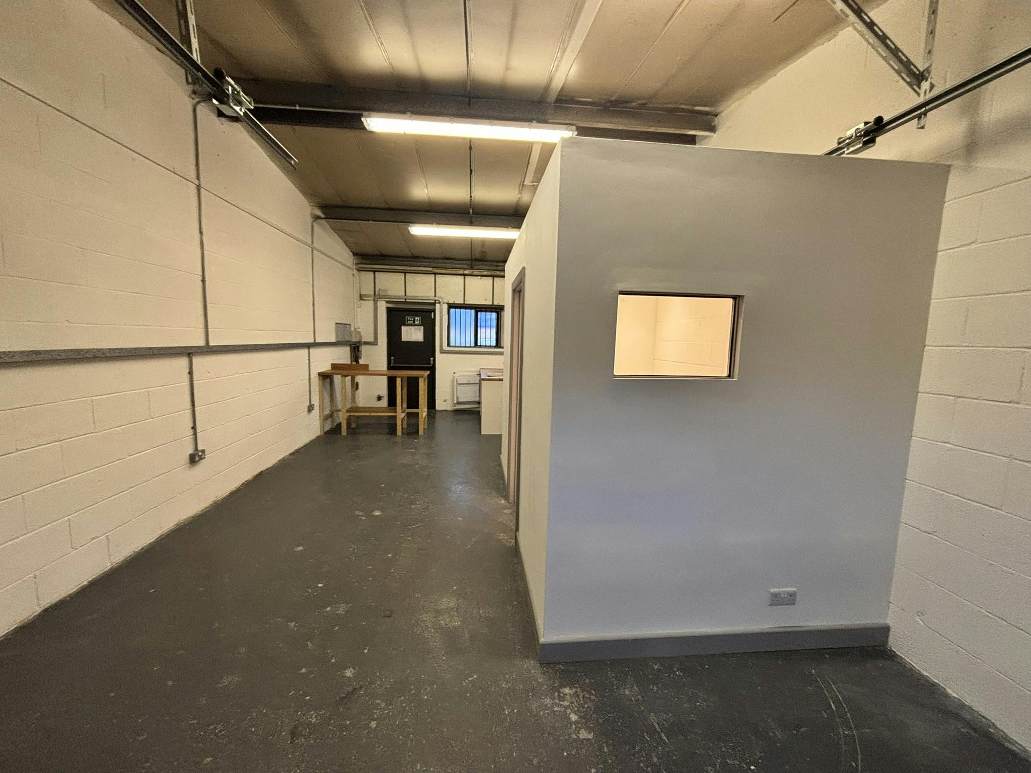 Industrial Unit in Fareham - photo 2