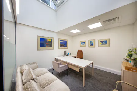 23 Buckingham Gate, London, Office To Let - 23 buckingham gate 1652 office1.jpg
