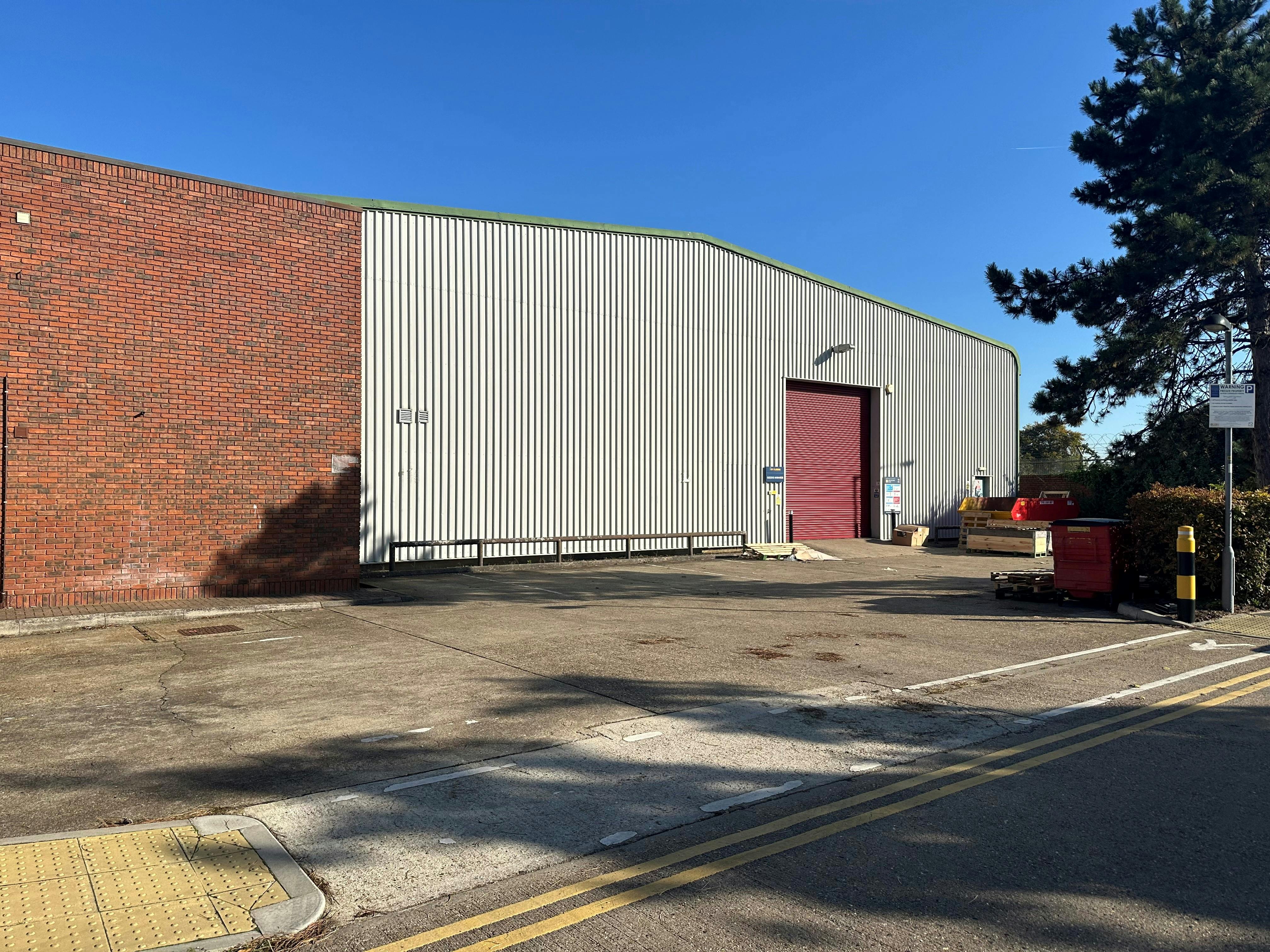 Industrial Unit in Enfield - photo 3