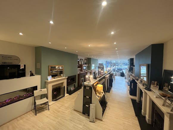 102 Tolworth Broadway, Surbiton, Health & Fitness / Restaurant / Restaurant / Retail To Let - IMG_9601 1.JPG
