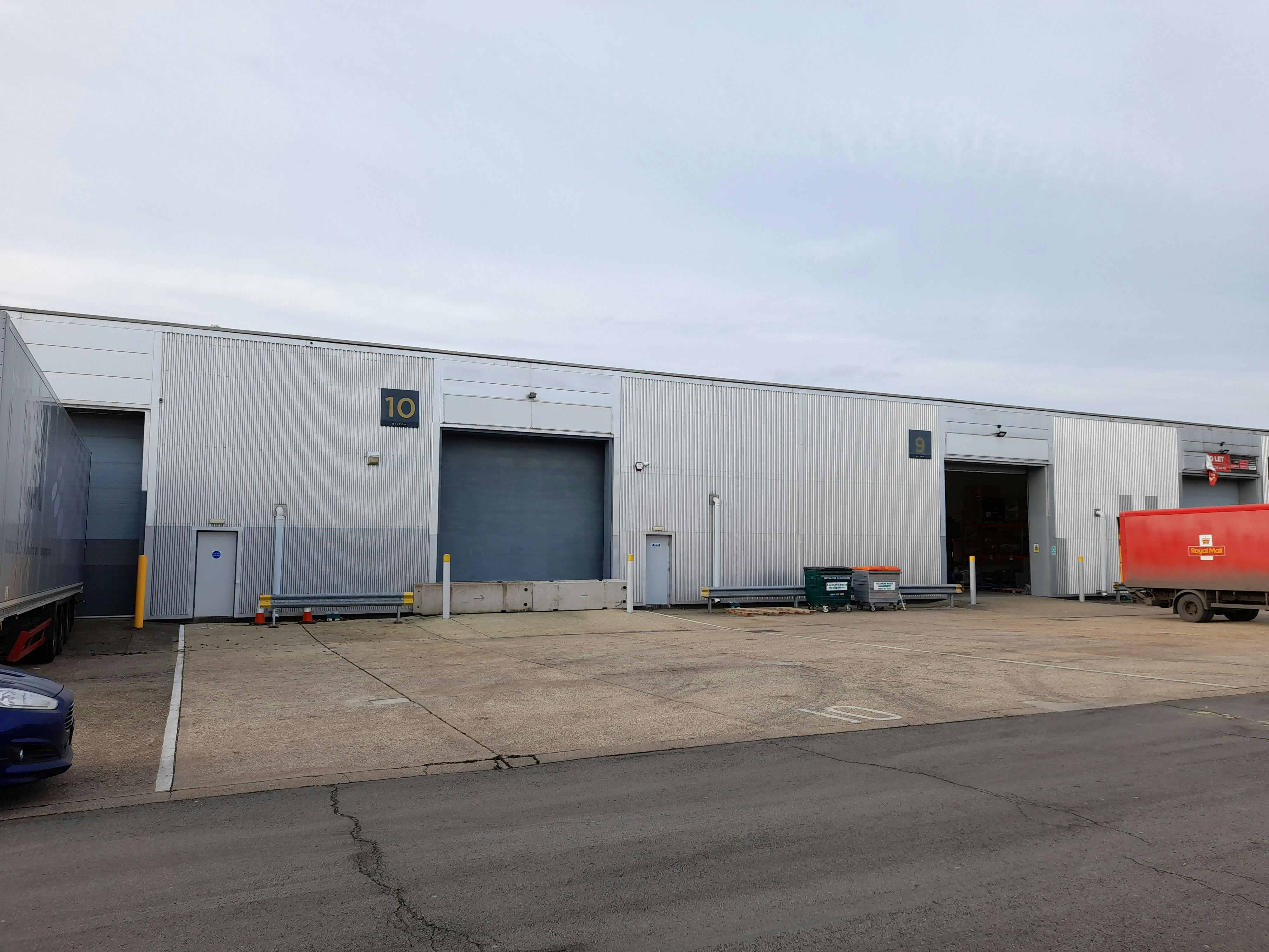 10 Bilton Road, Basingstoke, Industrial / Warehouse To Let - 20250113_142134.jpg