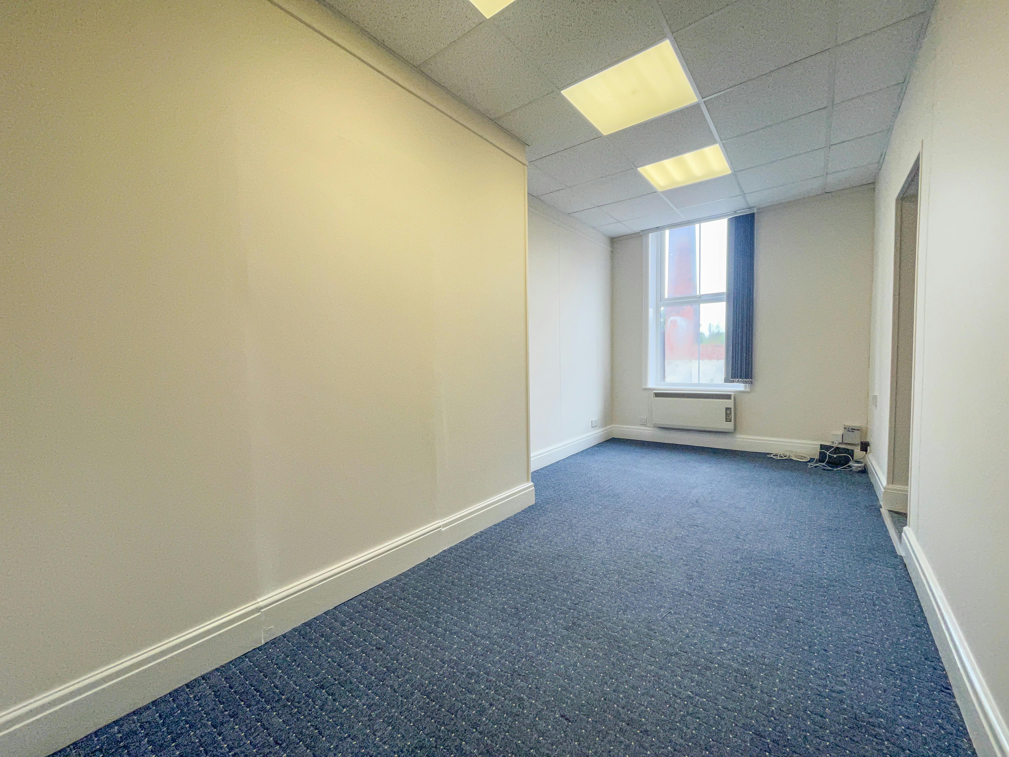 Flexible 1st floor suites  - Albion Chambers, Morley, Leeds, Offices To Let - IMG_1715_edited.jpg