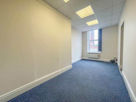 Flexible 1st floor suites  - Albion Chambers, Morley, Leeds, Offices To Let - IMG_1715_edited.jpg