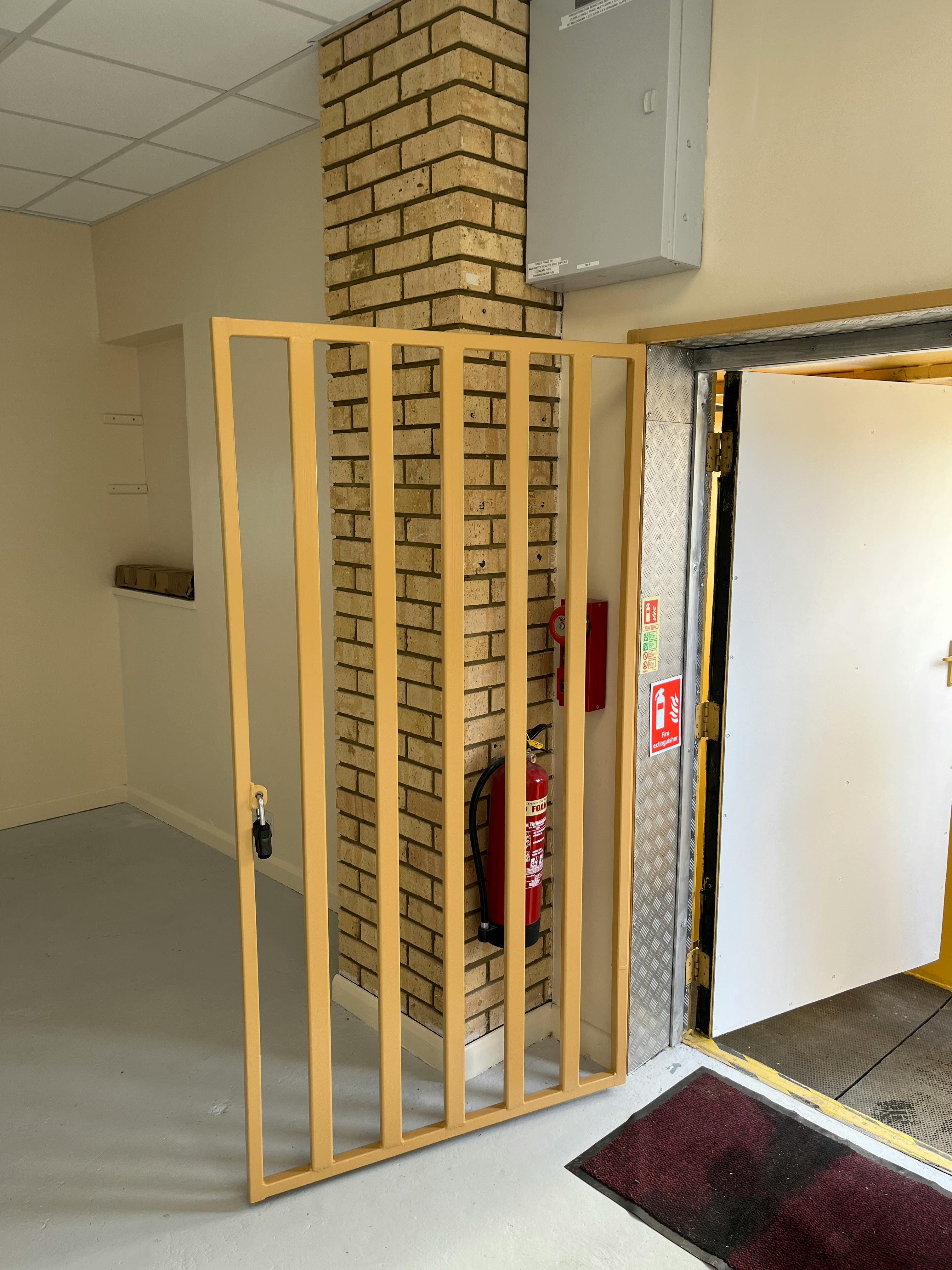 Unit 4, High Wycombe, Industrial / Offices To Let - 20250328_091526555_iOS.jpg