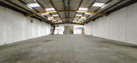 Unit 8, Lyndean Industrial Estate, London, Industrial To Let - 20260408_162118 - Edited.jpg