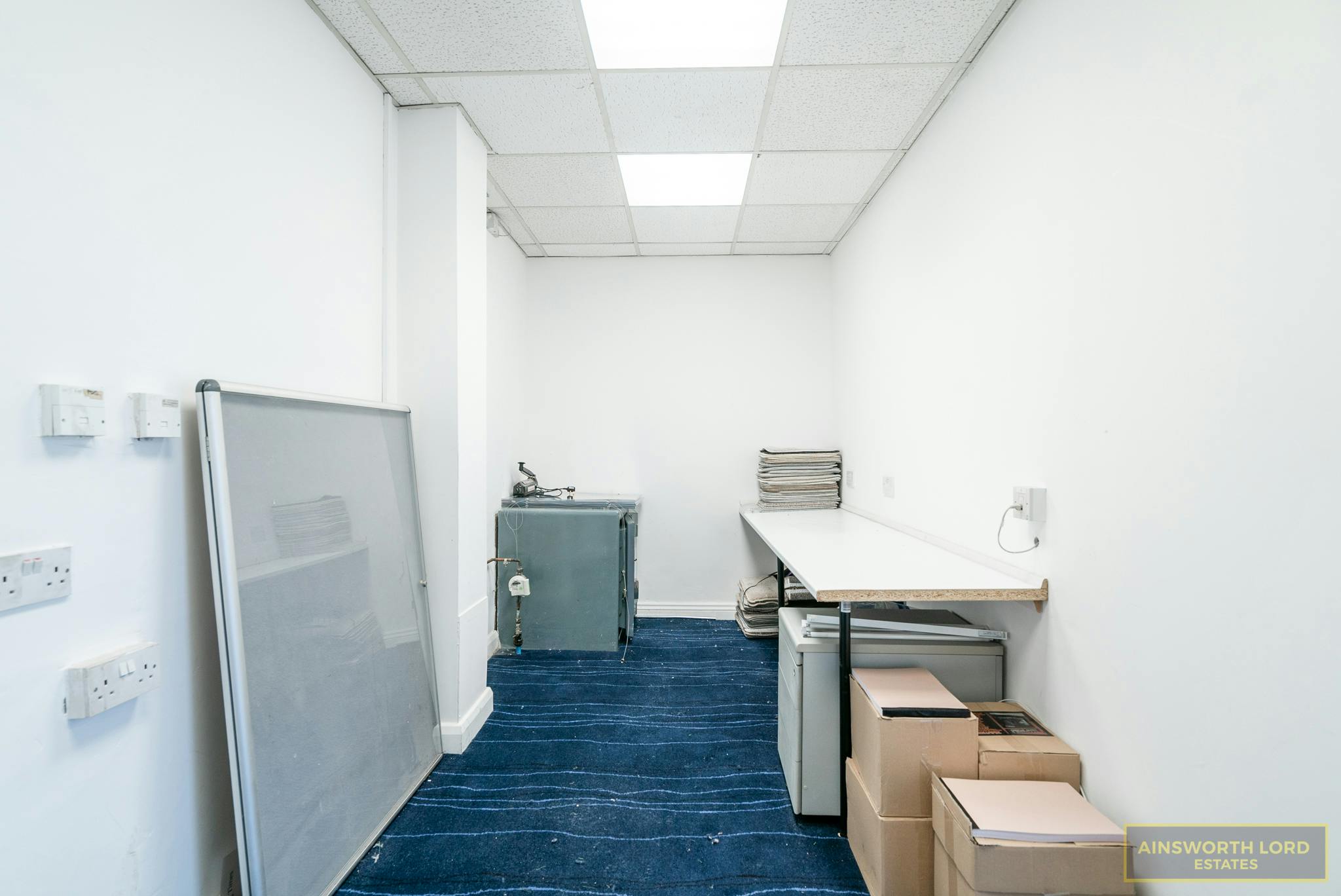 Prime Retail Unit, 16 Darwen Street, Blackburn, Other / Retail To Let - DSC03332.jpg