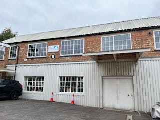 Brow Business Centre, Copyground Lane, Unit B, High Wycombe, Industrial / Offices To Let - 20251010_133036901_iOS.jpg