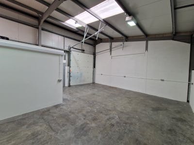 Unit G3, Hyde, Industrial/Logistics To Let - 20230427_123657.jpg