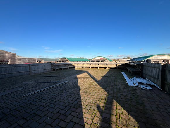 Bradmoor Farm, Stanbridge Road, Aylesbury, Retail / Other To Let - IMG_5074.JPG