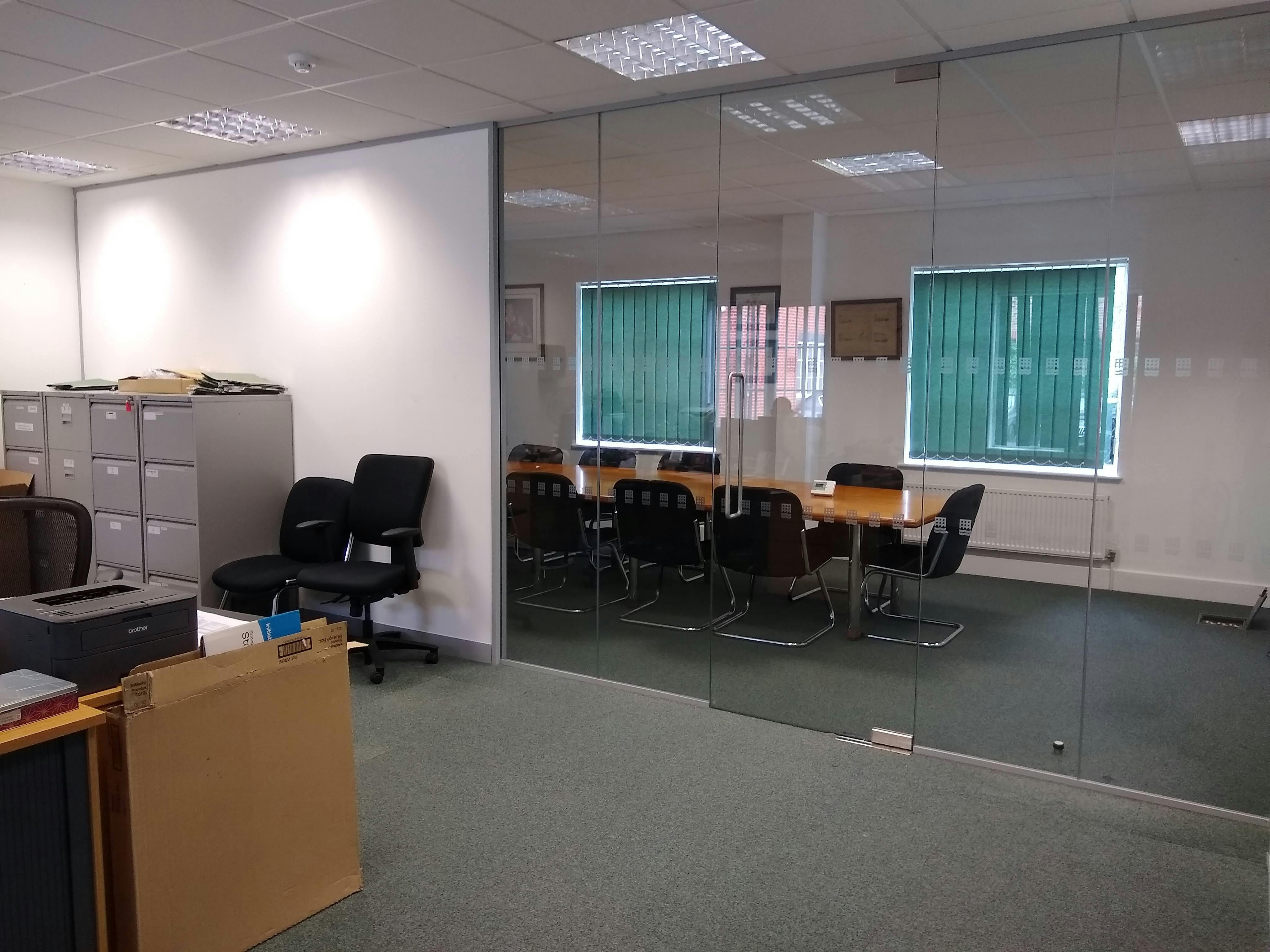 Office in Crawley - photo 3