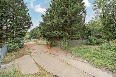 Former Meals On Wheels Depot, South Ockendon, Open Storage For Sale - 132866236880cc42a4c0d.JPG