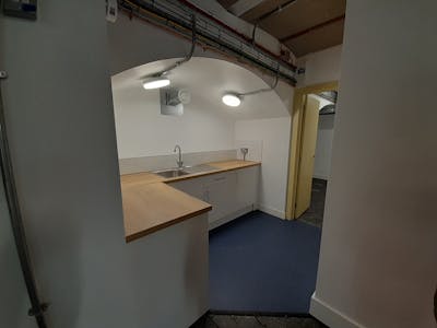 Units 8,9 and 11 The Carriage Works, London Street, Swindon, Office / Retail To Let - 11CW_kitchen.jpg