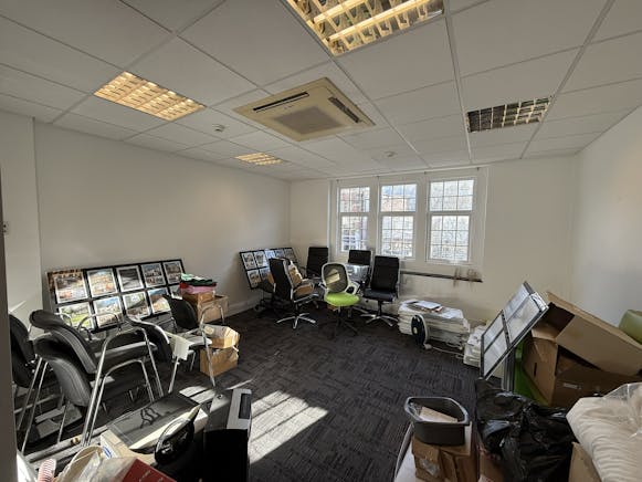 69 Commercial Way, Woking, Retail To Let - IMG_6280.JPEG