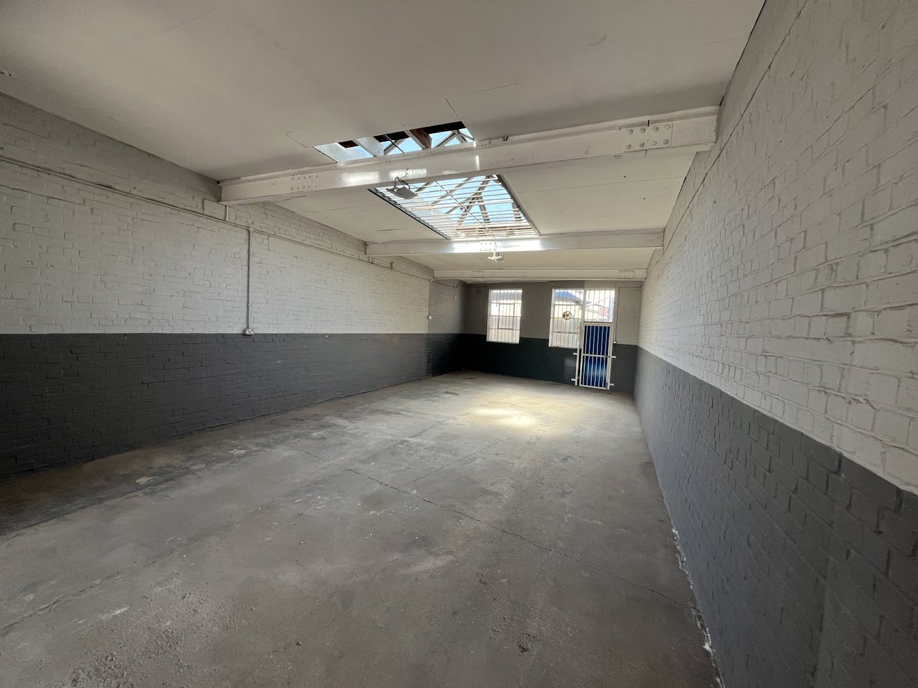 11 Trafford Road, Reading, Industrial / Warehouse To Let - Ground Floor Workshop / Industrial Area
