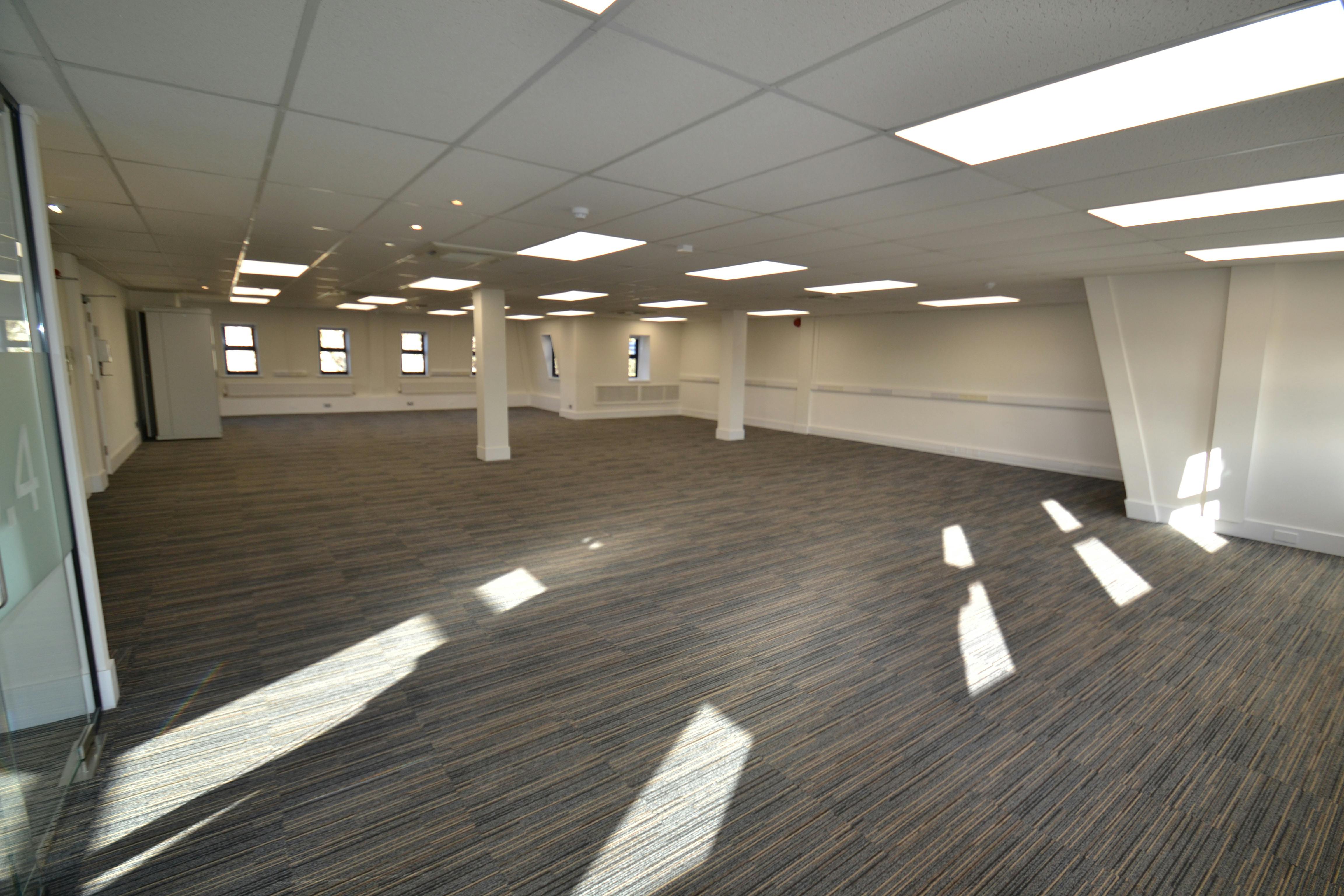 Office in Winchester - photo 2