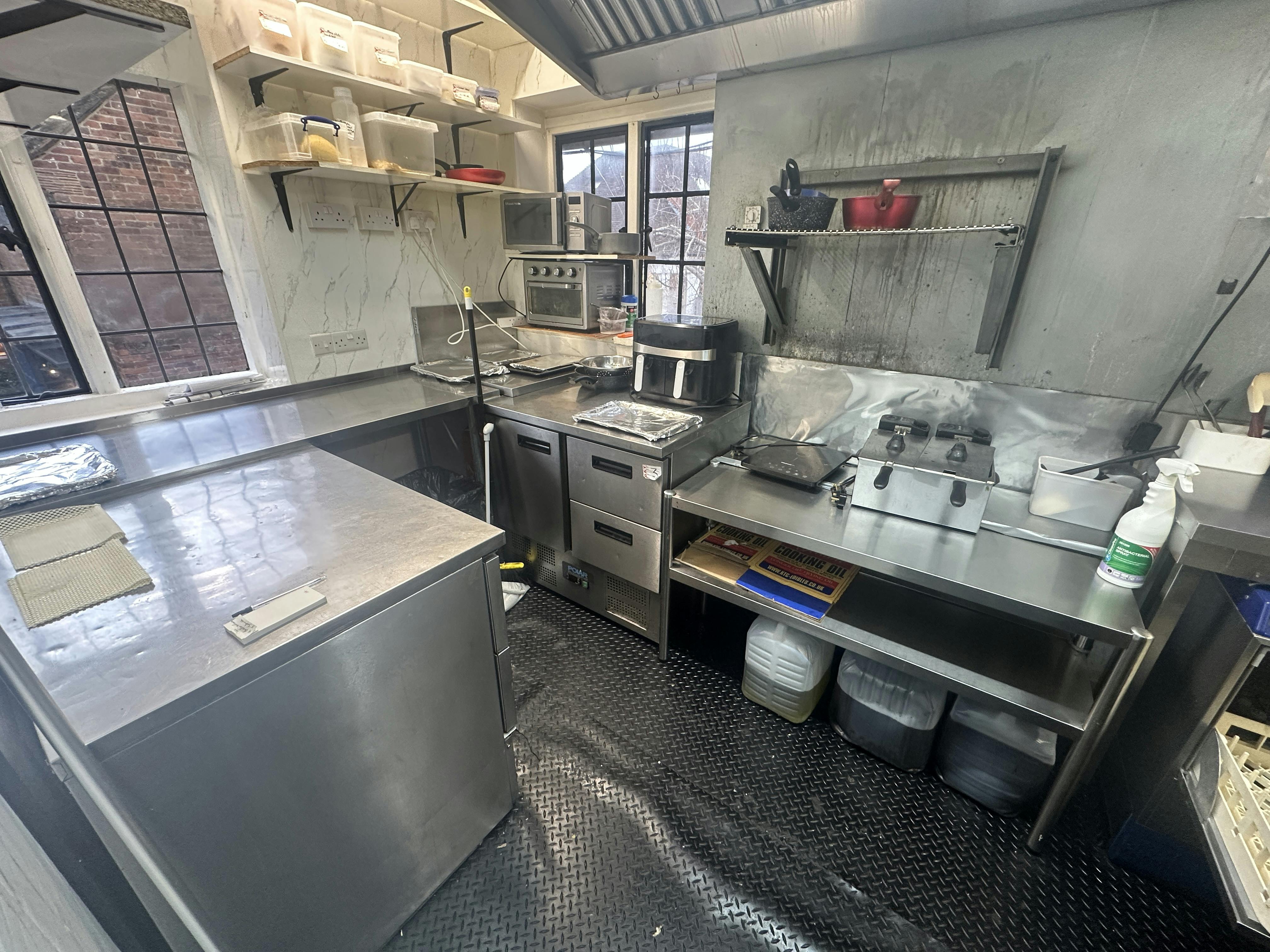 17 Lion & Lamb Yard, Farnham, Restaurant / Retail To Let - IMG_0839.JPG