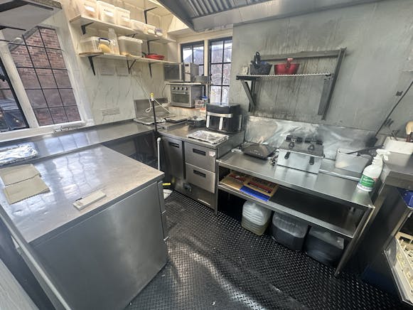 17 Lion & Lamb Yard, Farnham, Restaurant / Retail To Let - IMG_0839.JPG