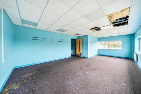 12 Smeaton Close, Aylesbury, Industrial / Warehouse To Let - 1509088 (7).jpg