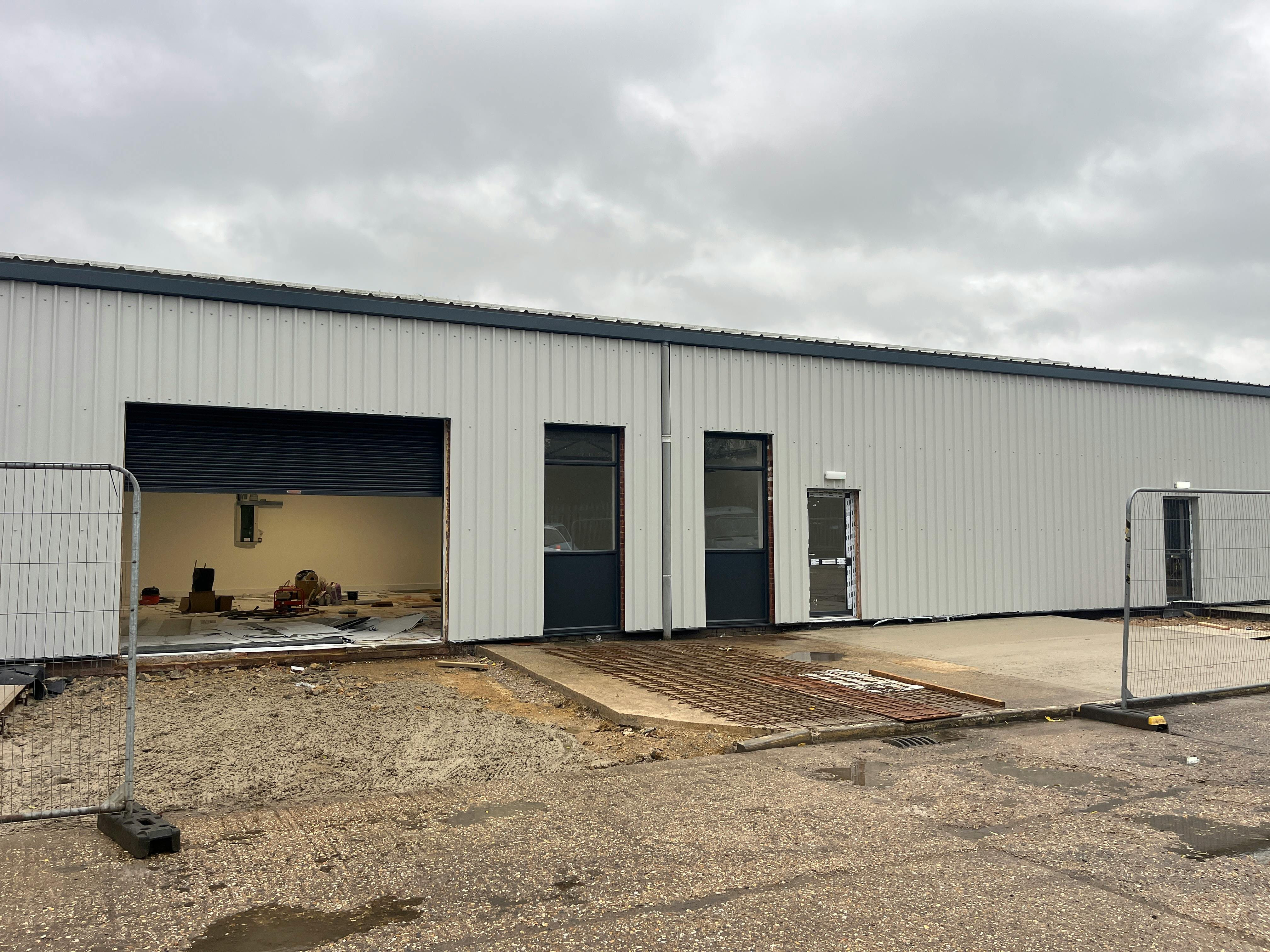 Units 2-4 The Point, Aylesbury, Industrial To Let - 20251023_082529015_iOS.jpg