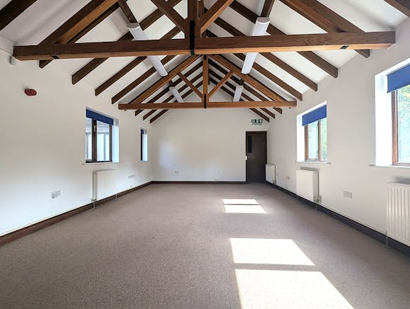 5/7 Sussex Business Village, Barnham, Office To Let - PXL_20260521_084556265.jpg