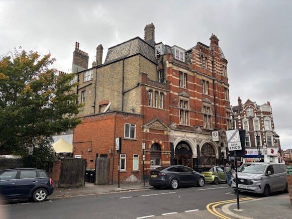 Broadway Parade, London, Investment / Leisure For Sale - 28.jpg