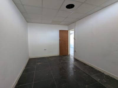 34a High Street, Knaphill Woking, Retail To Let - befac1bf5a864aa99d0da93e5c5beb30.JPG