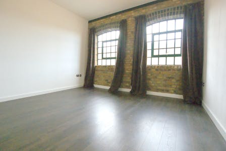 28 Woodseer Street, London, Residential To Let - master bedroom1.JPG