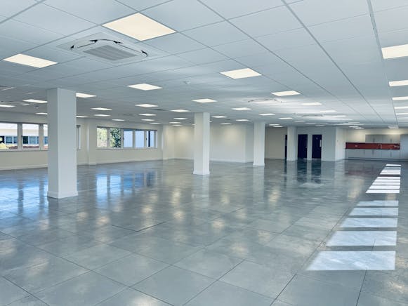 Aero 40, Farnborough, Industrial / Warehouse To Let - IMG_1189.jpeg