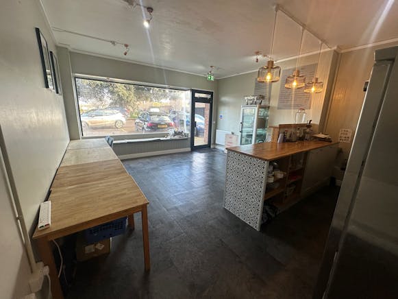 121 Freshfields, Newmarket, Retail To Let - 3.jpg