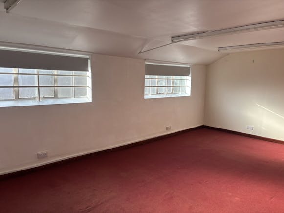 4 Pinkneys Farm, Maidenhead, Industrial To Let - IMG_7532.JPEG