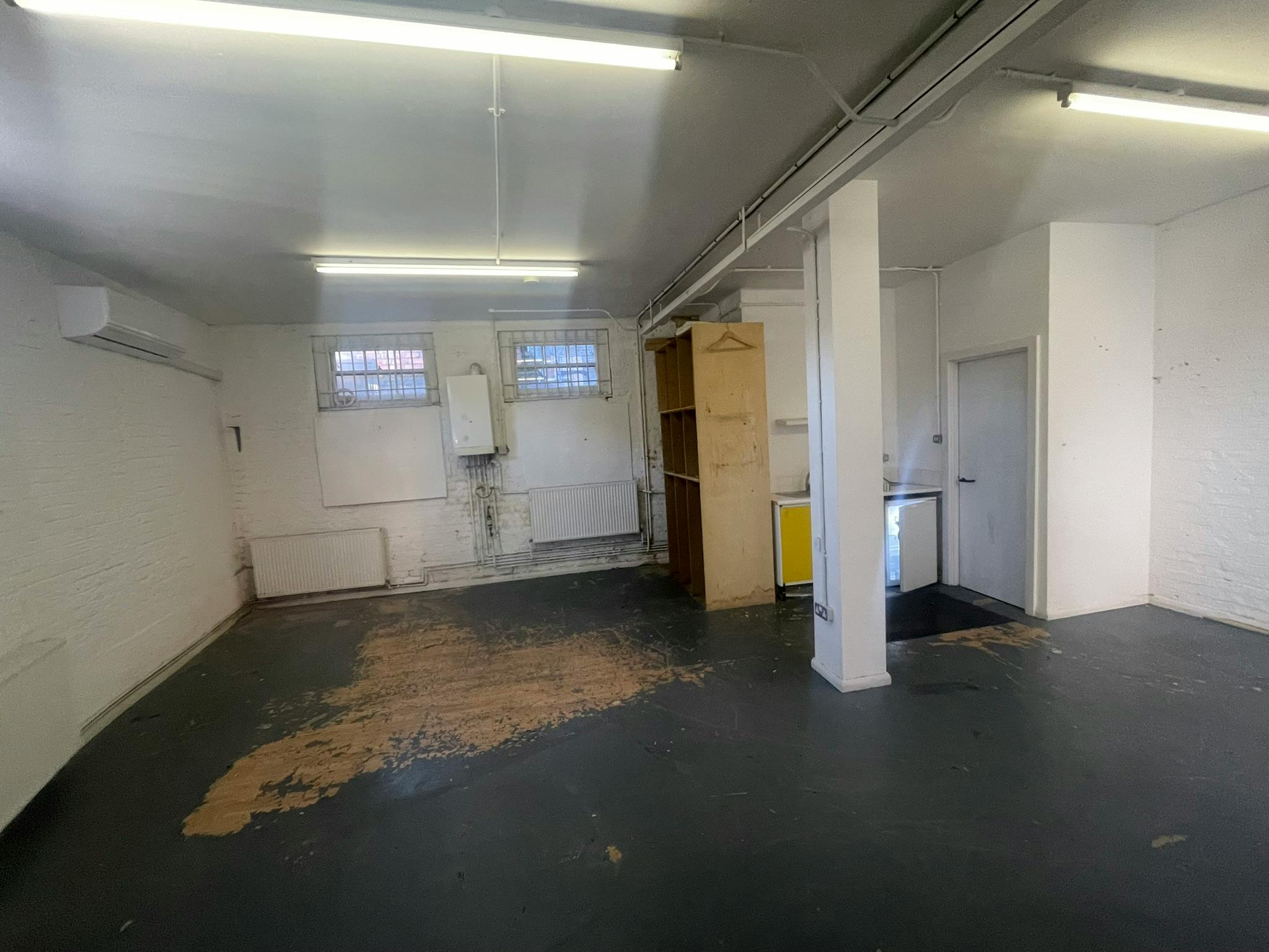 Industrial Unit in London - photo 2