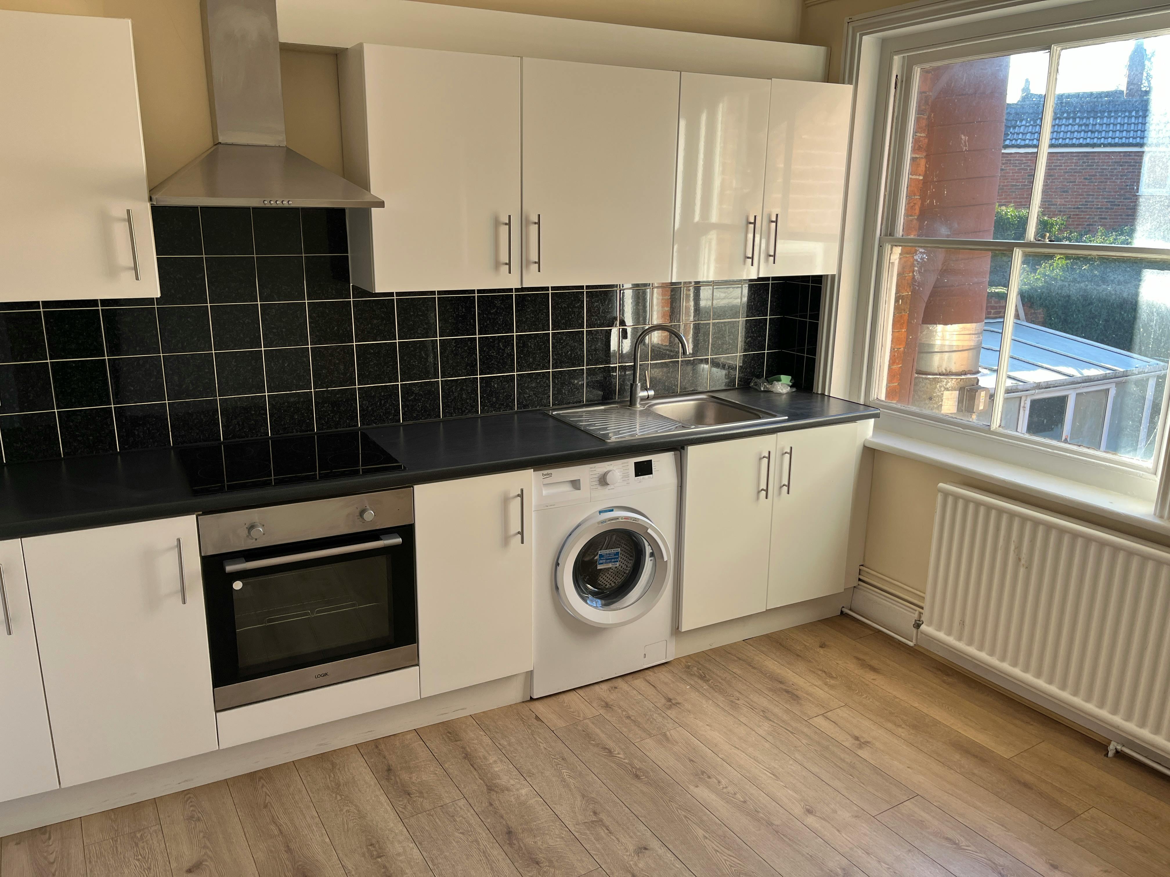 38A Buckingham Street, Aylesbury, Investment / Retail For Sale - 20260114_114134617_iOS.jpg
